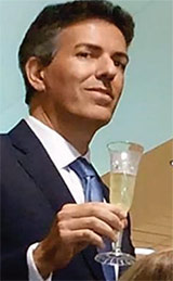 wayne pacelle drinks champagne